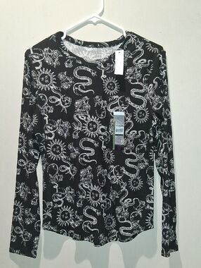 NWT Ladies Crew Top